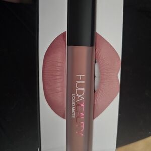 Huda beauty lip color in Wifey